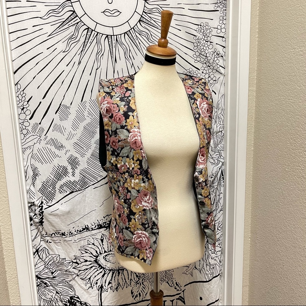 🌈 Beautiful Vintage floral vest - Picture 5 of 12